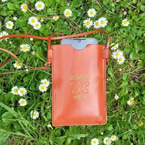 11. Funda móvil cuero "Alsare"